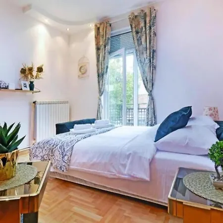 Cozy Near Saint Sava Temple Lägenhet *