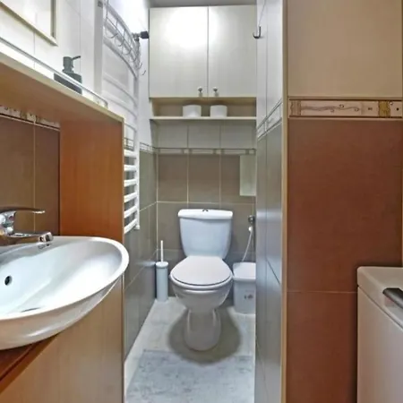 Lägenhet Cozy Near Saint Sava Temple Belgrad