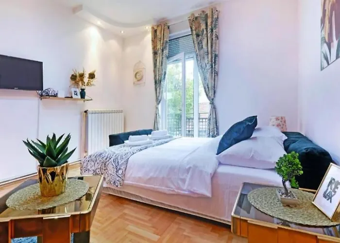 Cozy Near Saint Sava Temple Apartman *
