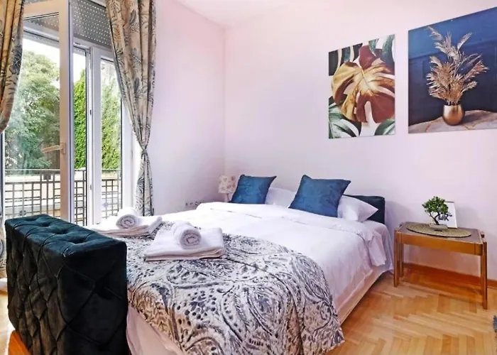 Cozy Near Saint Sava Temple Apartman